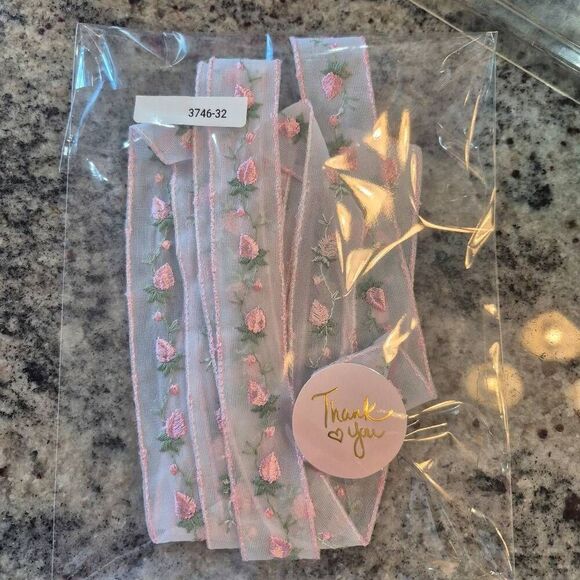 Lace, White & Pale Pink Nylon Rosebud Insert 1" x 3 yds - Picture 2 of 3